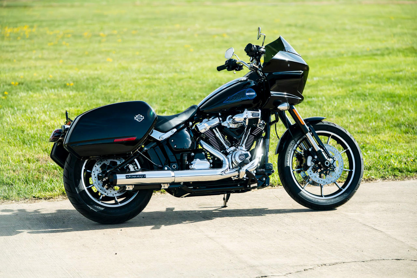 Rinehart HP40 2-into-1 Slip-on 2025 Softail Chrome with Black Badge & End Cap