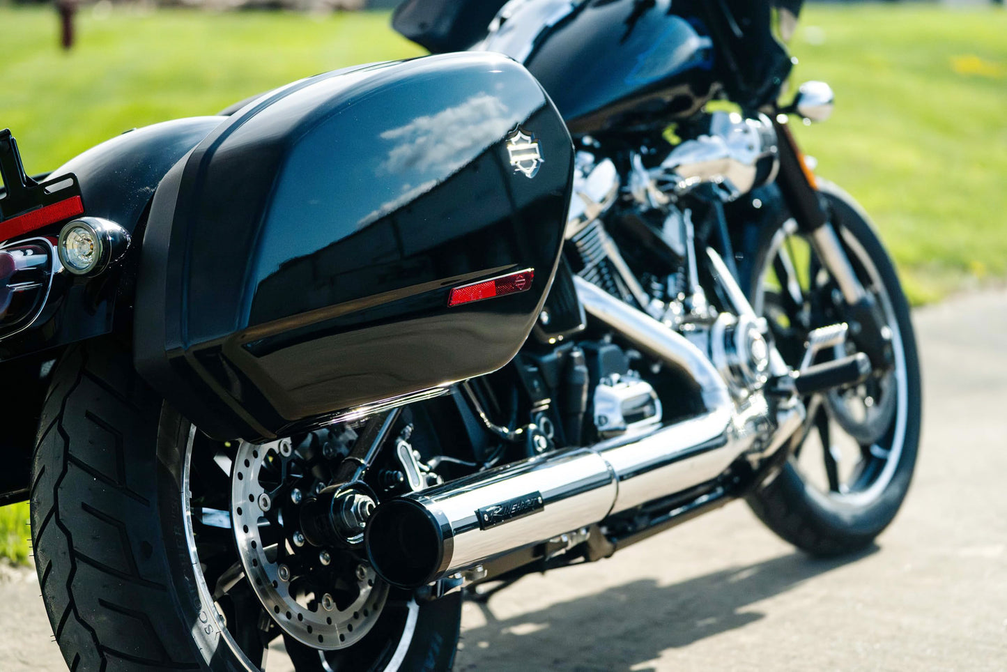 Rinehart HP40 2-into-1 Slip-on 2025 Softail Chrome with Black Badge & End Cap